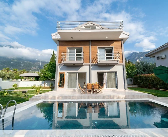 Fethiye Ölüdeniz'de Modern Tasarımlı, Özel Havuzlu, Konforlu Villa - 1