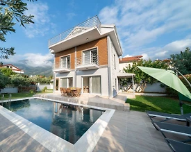 Fethiye Ölüdeniz'de Modern Tasarımlı, Özel Havuzlu, Konforlu Villa - 2