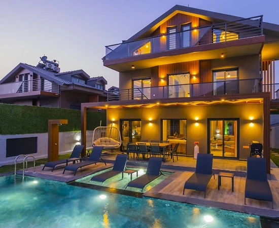Fethiye Ölüdeniz'de Modern Tasarımlı, Özel Havuzlu, Merkezi Villa - 1
