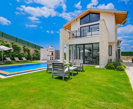 Fethiye Ölüdeniz'de Nezih Konumda, Özel Havuzlu, Jakuzili Villa - 1