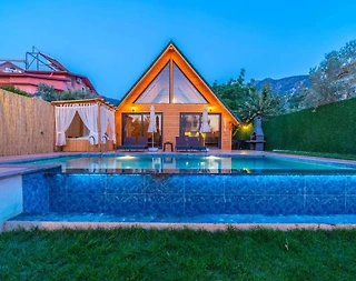 Fethiye Ölüdeniz'de Nezih Konumda, Özel Havuzlu, Lüks Bungalov - 1