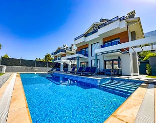 Fethiye Ölüdeniz'de Nezih Konumda, Özel Havuzlu, Şık Villa - 1