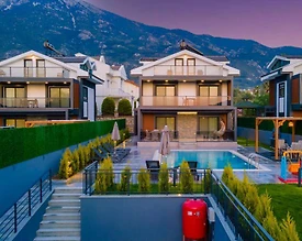 Fethiye Ölüdeniz'de Merkezi Konumda, 4+1, Bahçeli, Kiralık Villa - 2