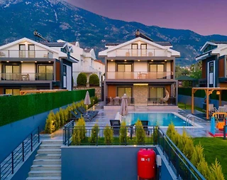 Fethiye Ölüdeniz'de Merkezi Konumda, 4+1, Bahçeli, Kiralık Villa - 2