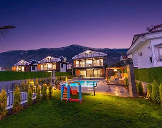 Fethiye Ölüdeniz'de Merkezi Konumda, 4+1, Bahçeli, Kiralık Villa - 3