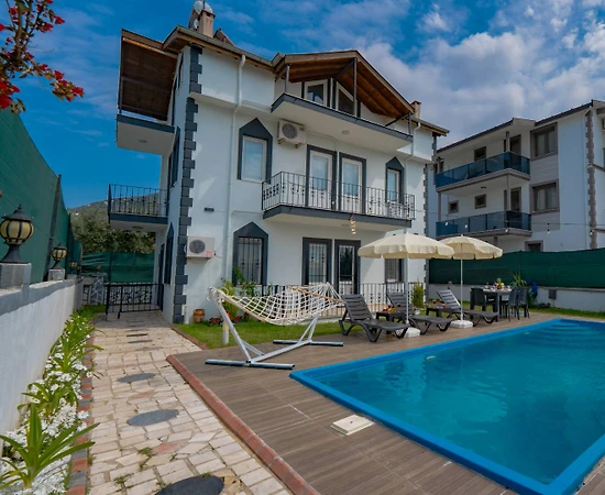 Fethiye Karaçulha'da Plaja Yakın, Özel Havuzlu, Kiralık Villa - 1
