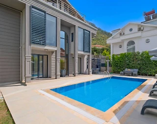 Fethiye Ölüdeniz'de Sakin Konumda, Açık ve Kapalı Havuzlu, Şık Villa - 3
