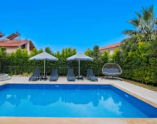 Fethiye Ölüdeniz'de Sakin Konumda, Açık ve Kapalı Havuzlu, Şık Villa - 2