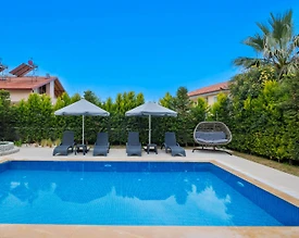 Fethiye Ölüdeniz'de Sakin Konumda, Açık ve Kapalı Havuzlu, Kiralık Villa - 2