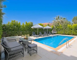 Fethiye Ölüdeniz'de Sakin Konumda, Açık ve Kapalı Havuzlu, Şık Villa - 5
