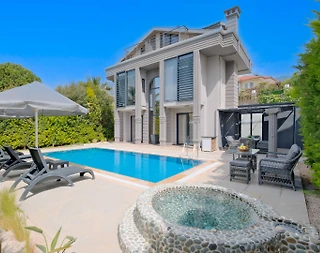Fethiye Ölüdeniz'de Sakin Konumda, Açık ve Kapalı Havuzlu, Şık Villa - 1