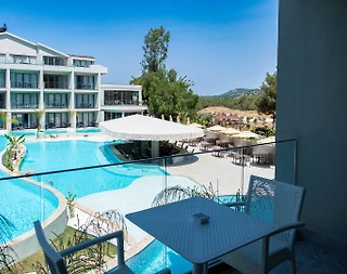 Fethiye Ölüdeniz'de Site İçerisinde, Ortak Havuzlu, Şık Tatil Odası - 2