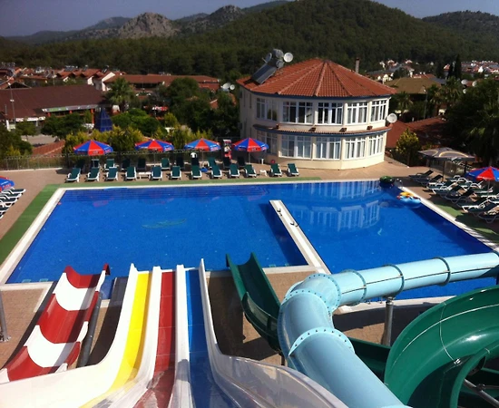 Fethiye Ölüdeniz'de Tesis İçerisinde, Ortak Havuzlu, Konforlu Suit - 1