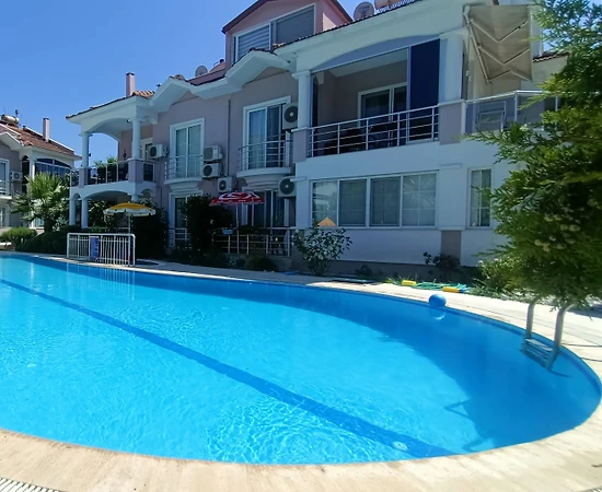 Fethiye Ölüdeniz'de Nezih Konumda, Ortak Havuzlu, Kiralık Suite - 1