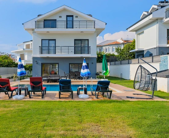 Fethiye Ölüdeniz'de Yemyeşil Bahçeli, Özel Havuzlu, 3+1 Villa - 1