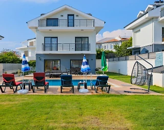 Fethiye Ölüdeniz'de Yemyeşil Bahçeli, Özel Havuzlu, 3+1 Villa - 1