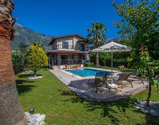 Fethiye Ölüdeniz'de Yemyeşil Bahçeli, Özel Havuzlu, Merkezi Villa - 1
