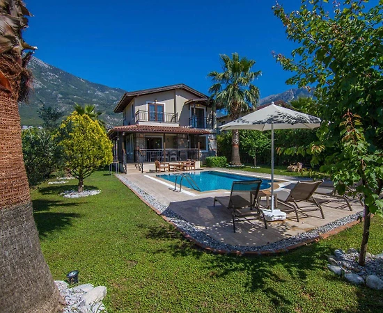 Fethiye Ölüdeniz'de Yemyeşil Bahçeli, Özel Havuzlu, Merkezi Villa - 1