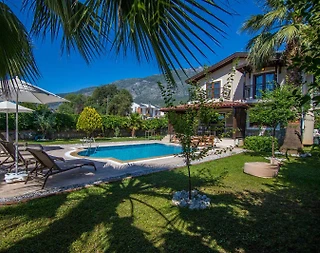 Fethiye Ölüdeniz'de Yemyeşil Bahçeli, Özel Havuzlu, Merkezi Villa - 2