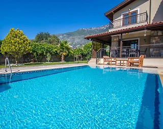 Fethiye Ölüdeniz'de Yemyeşil Bahçeli, Özel Havuzlu, Merkezi Villa - 3