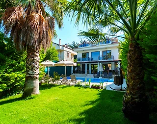 Fethiye Ölüdeniz'de Yemyeşil Bahçeli, Özel Havuzlu, Merkezi Villa - 1