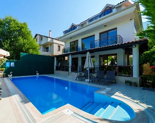 Fethiye Ölüdeniz'de Yemyeşil Bahçeli, Özel Havuzlu, Merkezi Villa - 2
