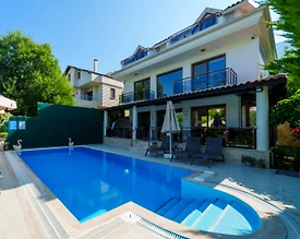 Fethiye Ölüdeniz'de Yemyeşil Bahçeli, Özel Havuzlu, Merkezi Villa - 2