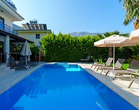 Fethiye Ölüdeniz'de Yemyeşil Bahçeli, Özel Havuzlu, Merkezi Villa - 3