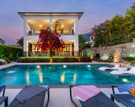 Fethiye Ölüdeniz'de Yemyeşil Bahçeli, Özel Havuzlu, Modern Villa - 2
