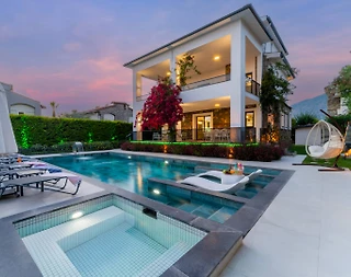 Fethiye Ölüdeniz'de Yemyeşil Bahçeli, Özel Havuzlu, Modern Villa - 3
