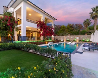 Fethiye Ölüdeniz'de Yemyeşil Bahçeli, Özel Havuzlu, Modern Villa - 4
