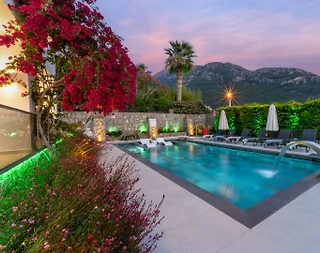 Fethiye Ölüdeniz'de Yemyeşil Bahçeli, Özel Havuzlu, Modern Villa - 5