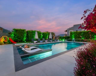 Fethiye Ölüdeniz'de Yemyeşil Bahçeli, Özel Havuzlu, Modern Villa - 2