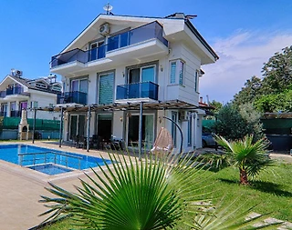Fethiye Ölüdeniz'de Yemyeşil Bahçeli, Özel Havuzlu, Modern Villa - 1