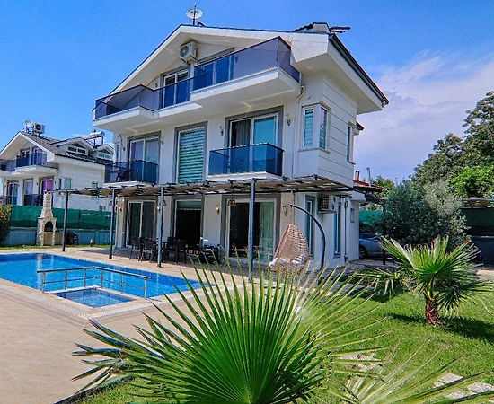 Fethiye Ölüdeniz'de Yemyeşil Bahçeli, Özel Havuzlu, Modern Villa - 1