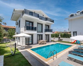 Fethiye Ölüdeniz'de Yemyeşil Bahçeli, Özel Havuzlu, Kiralık Villa - 2
