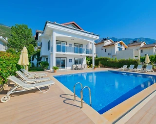 Fethiye Ölüdeniz'de Yüksek Konumda, Özel Havuzlu, Geniş Villa - 1