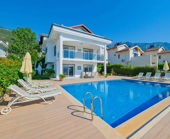 Fethiye Ölüdeniz'de Yüksek Konumda, Özel Havuzlu, Geniş Villa - 1
