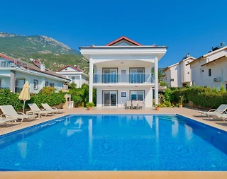 Fethiye Ölüdeniz'de Yüksek Konumda, Özel Havuzlu, Geniş Villa - 2