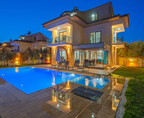 Fethiye Ölüdeniz'de Elverişli Konumda, Özel Havuzlu, Lüks Villa - 1