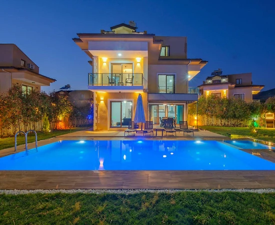 Fethiye Ölüdeniz'de Geniş Ailelere Uygun, Özel Havuzlu, Kiralık Villa - 1