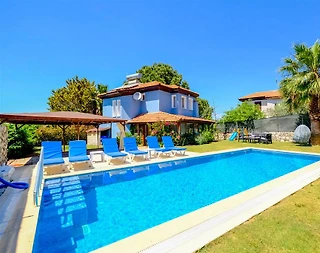 Fethiye Ölüdeniz'de Yemyeşil Bahçeli, Özel Havuzlu, Şık Villa - 1