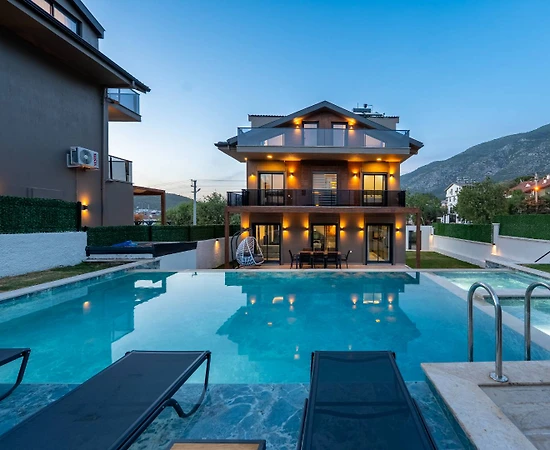 Fethiye Ölüdeniz'de Geniş Ailelere Uygun, Özel Havuzlu, Kiralık Villa - 1