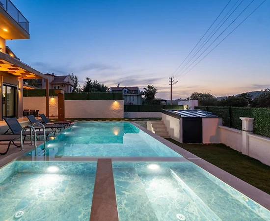 Fethiye Ölüdeniz'de Elverişli Konumda, Özel Havuzlu, Lüks Villa - 1