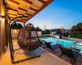 Fethiye Ölüdeniz'de Elverişli Konumda, Özel Havuzlu, Lüks Villa - 2