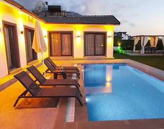 Fethiye Ölüdeniz'de Bahçe İçerisinde, Özel Havuzlu, 5 Kişilik Villa - 2