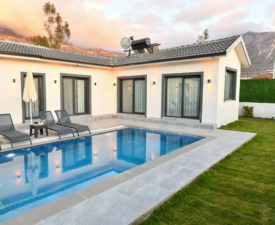 Fethiye Ölüdeniz'de Bahçe İçerisinde, Özel Havuzlu, 5 Kişilik Villa - 1