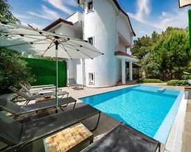 Fethiye Ölüdeniz'de Geniş Ailelere Uygun, Özel Havuzlu, Modern Villa - 2