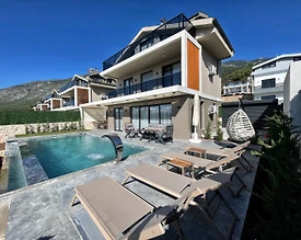 Fethiye Ölüdeniz'de Merkezi Konumda, Özel Havuzlu, 3+1 Villa - 2