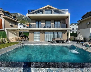 Fethiye Ölüdeniz'de Merkezi Konumda, Özel Havuzlu, 3+1 Villa - 4